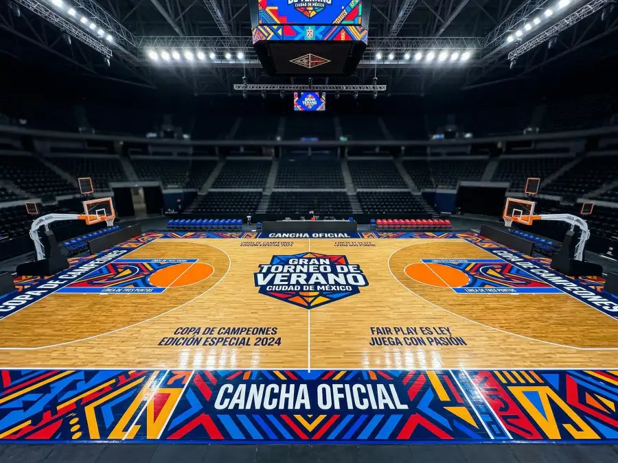 Cancha de baloncesto NBA decorada con colores especiales para la Copa NBA In-Season Tournament